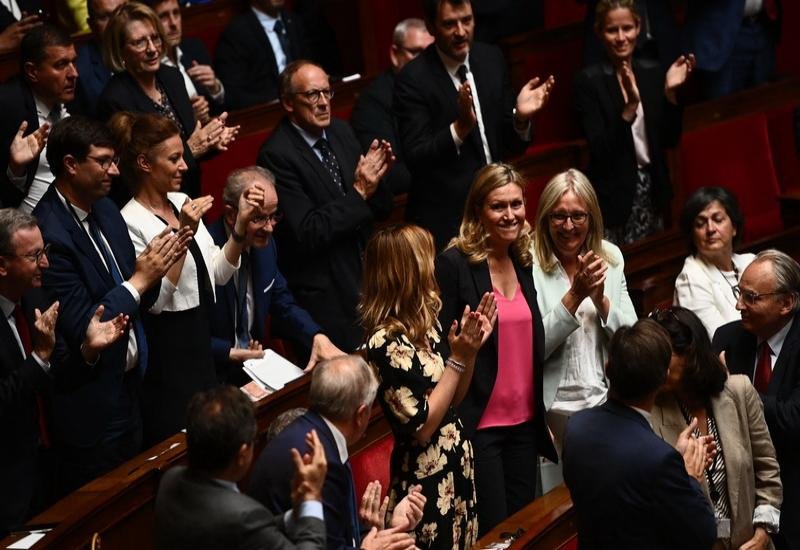 فرنسا... انتخاب أول امرأة على رأس الجمعية الوطنية وماكرون ينتظر خارطة طريق